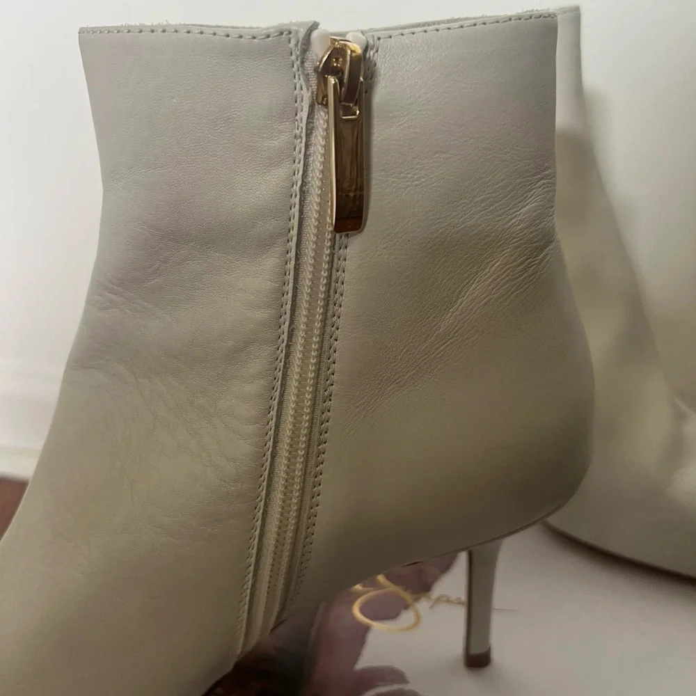 NWOT Jessica Simpson Ivory Leather Pointed-Toe Ankle Boots Careerwear Office - Picture 4 of 5